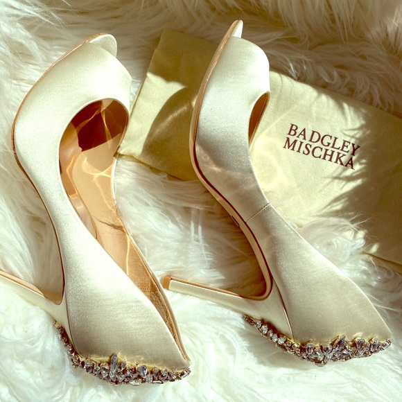 LAST☝️NIB Badgley Mischka Nilla Satin Crystal Heel - Picture 3 of 9